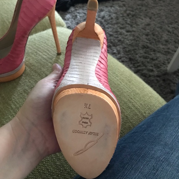 B Brian Atwood heels 7.5 - Picture 4 of 4